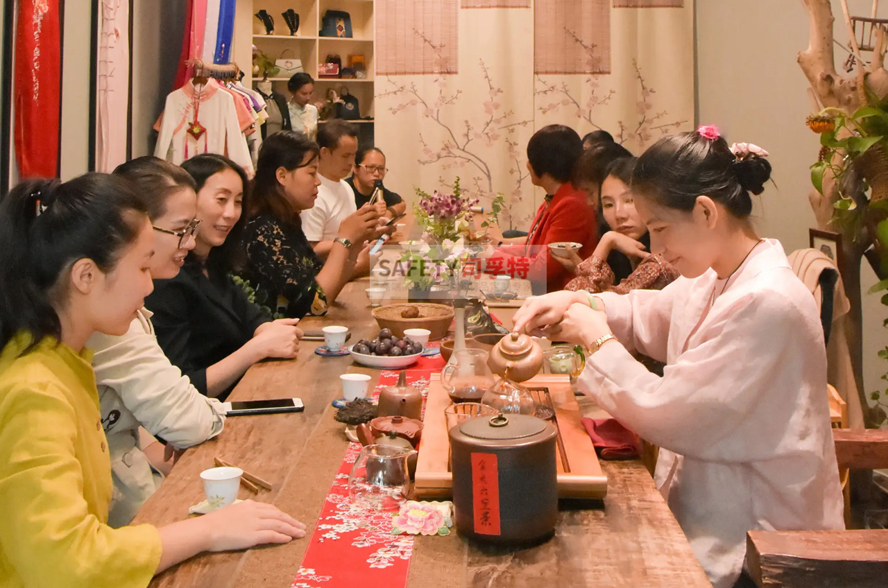 “圍爐煮茶”為什么火？年輕人追捧是有原因的-司孚特圍爐茶桌(圖1)