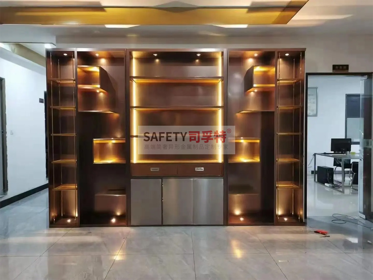 不銹鋼酒柜款式多樣,美觀時尚,經久耐用(圖2) 不銹鋼酒柜款式多樣,美觀時尚,經久耐用(圖2)