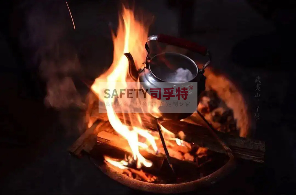 經典永不過時,“圍爐煮茶”掀起新式社交風「司孚特圍爐茶桌」(圖1) 經典永不過時,“圍爐煮茶”掀起新式社交風「司孚特圍爐茶桌」(圖1)