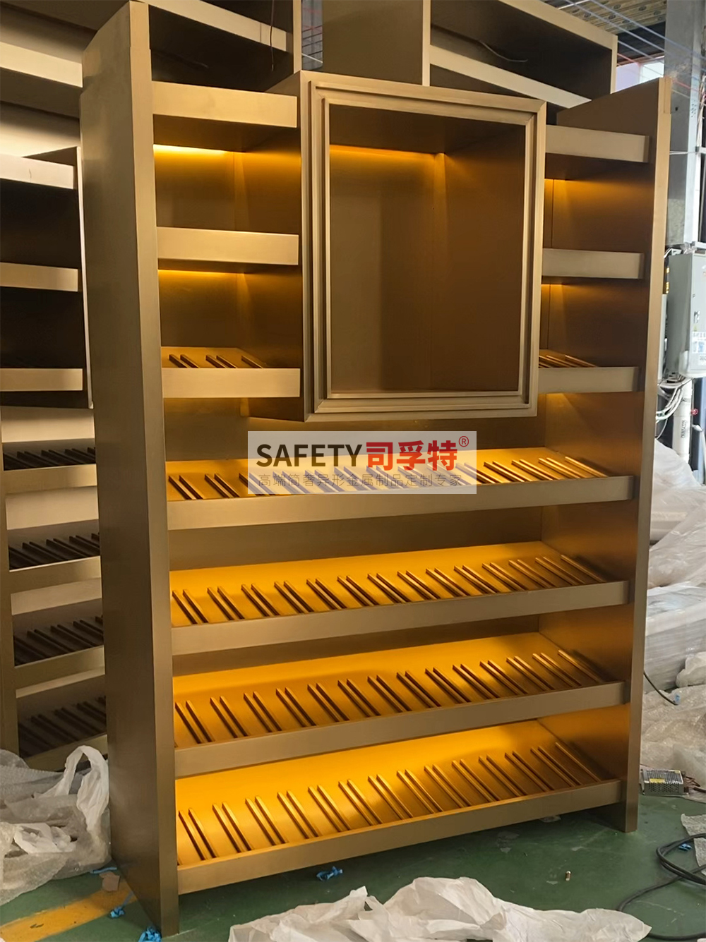 不銹鋼酒柜作用大嗎？小家庭裝修能不能裝(圖1)